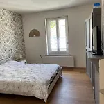 Au Des Frangines بيت للعطل *